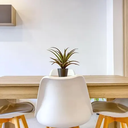 Bright 4Th Floor Apartment With Balcony, Steps From Valletta *