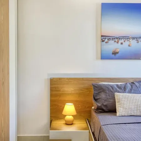 Bright 4Th Floor Apartment With Balcony, Steps From Valletta *