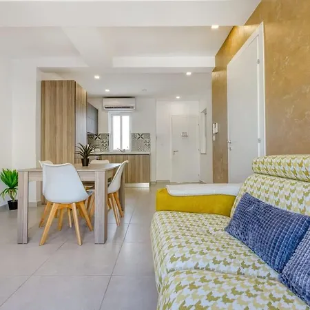 Bright 4Th Floor Apartment With Balcony, Steps From Valletta * Il-Furjana