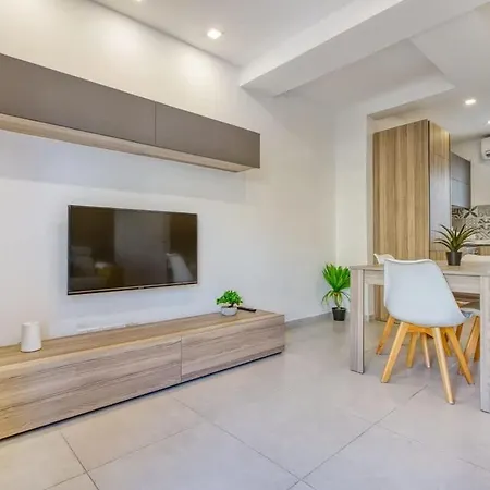Bright 4Th Floor Apartment With Balcony, Steps From Valletta * Il-Furjana
