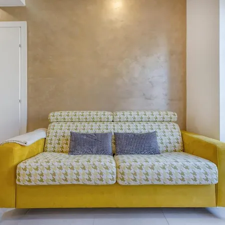 Bright 4Th Floor Apartment With Balcony, Steps From Valletta Il-Furjana