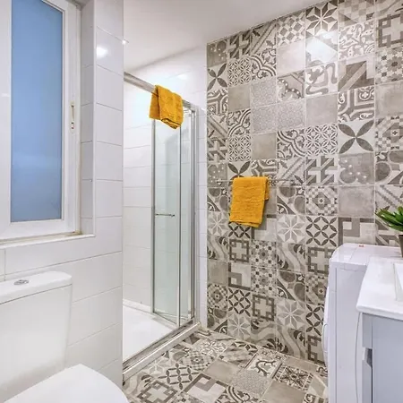 Bright 4Th Floor Apartment With Balcony, Steps From Valletta Appartement