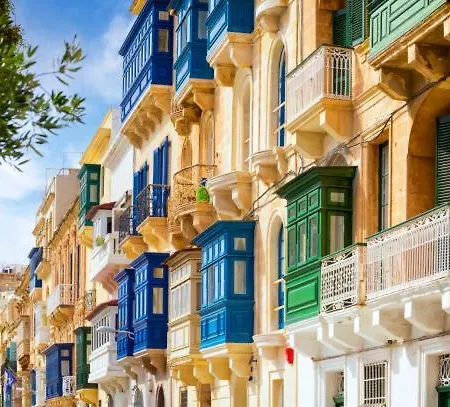 Bright 4th Floor With Balcony, Steps From Valletta Appartamento
