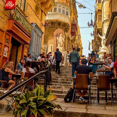 Bright 4th Floor With Balcony, Steps From Valletta Appartamento Floriana