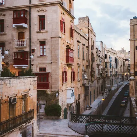 Appartamento Bright 4th Floor With Balcony, Steps From Valletta Floriana